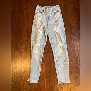 Levi’s high waisted Mom jean - size 24